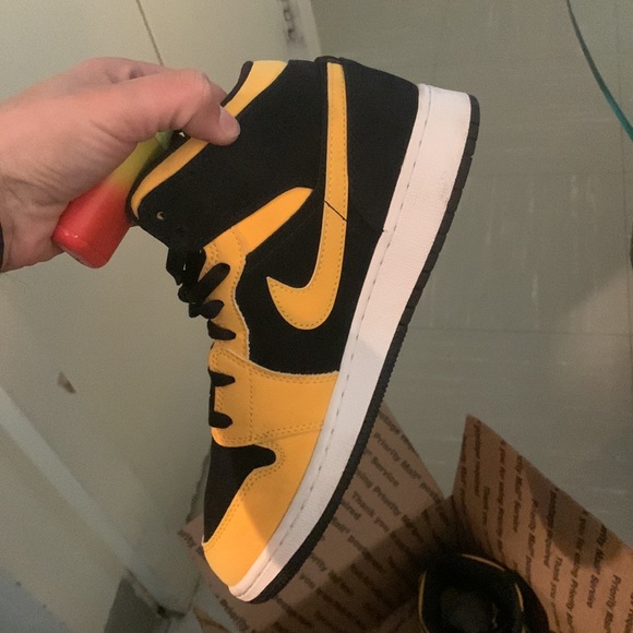 JORDANS 1 reverse Taxis - Men’s/Kids 7 woman’s 8.5 - Picture 4 of 7